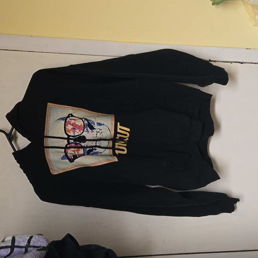 Black sweatshirt size large